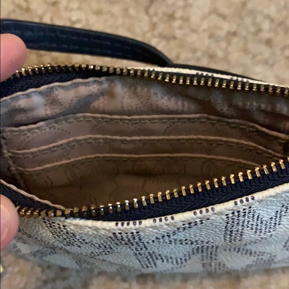 michael kors wallet - Picture 3 of 4